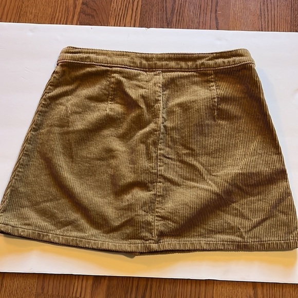 Arizona juniors corduroy, button up tan skirt size 11 - Picture 2 of 8